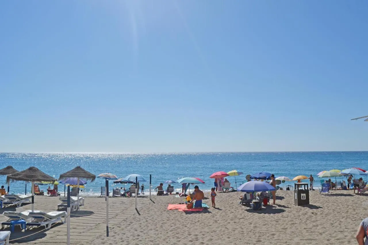 Seaside Haven: Central Fuengirola Apartment with Terrace