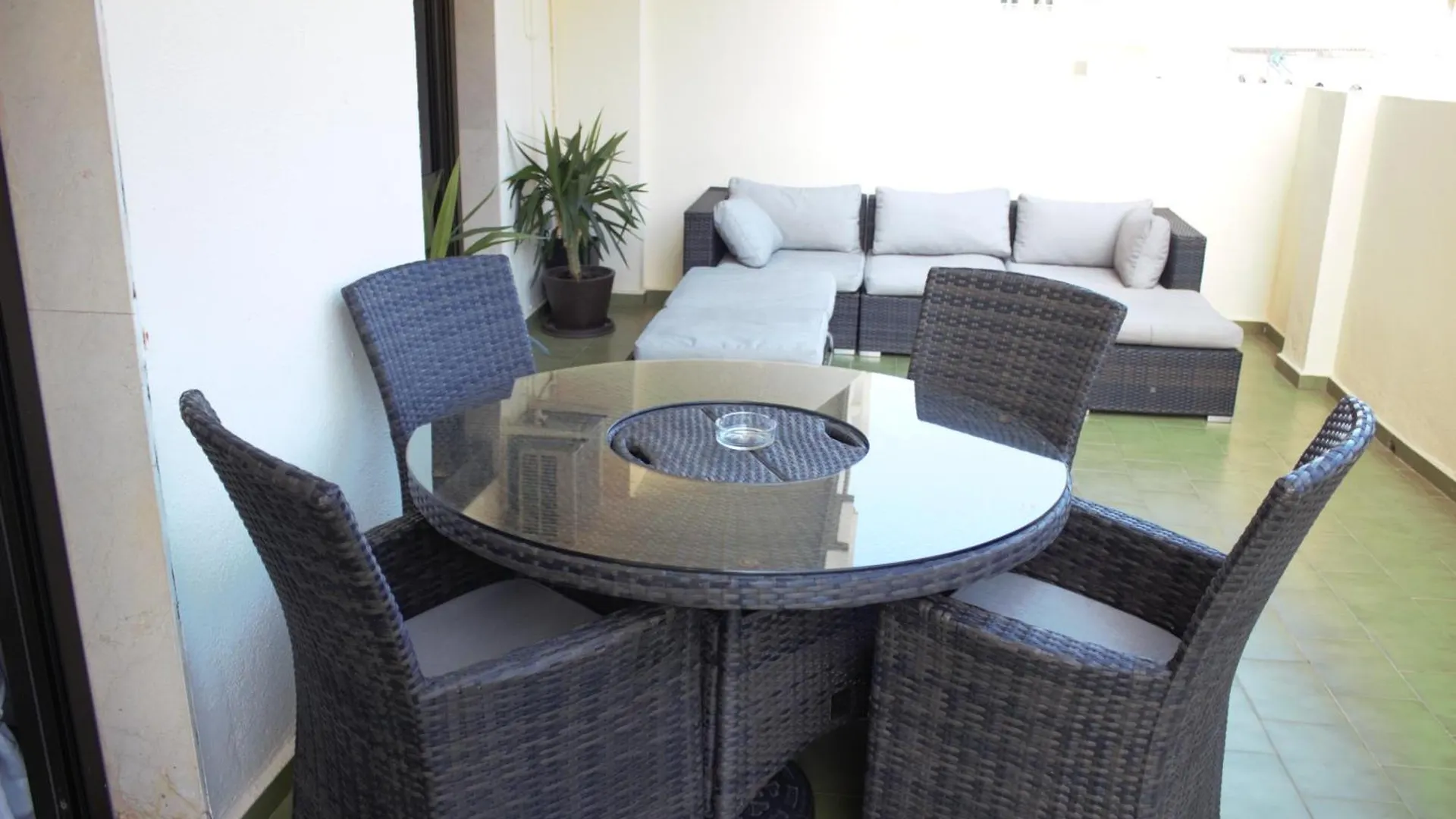 Seaside Haven: Central Fuengirola Apartment with Terrace