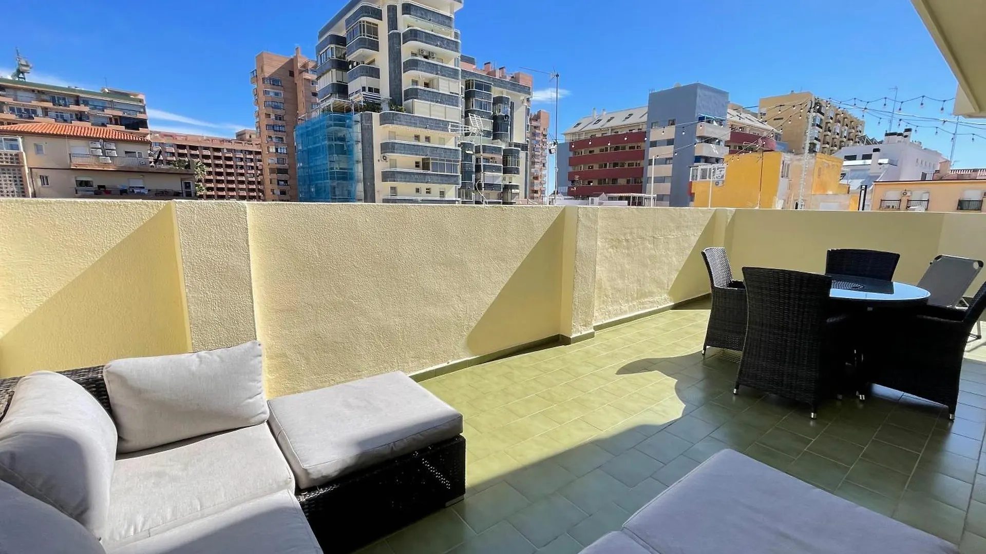 Seaside Haven: Central Fuengirola Apartment with Terrace
