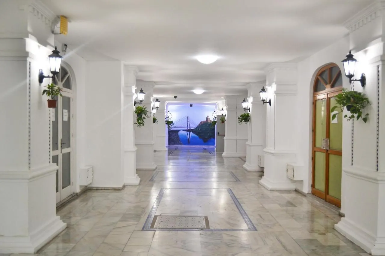 Seaside Haven: Central Fuengirola Apartment with Terrace