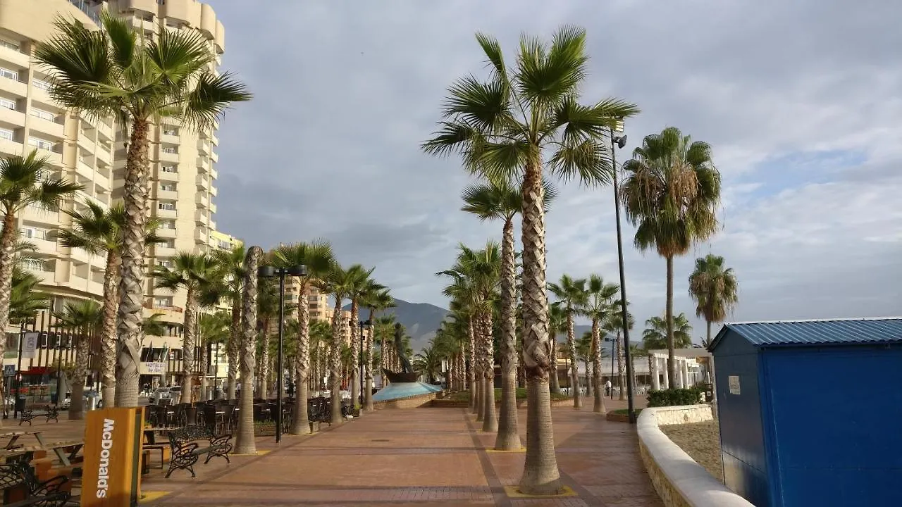 Seaside Haven: Central Fuengirola Apartment with Terrace